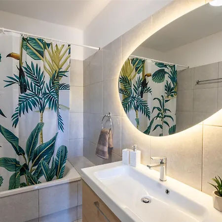 شقة The Mirror House